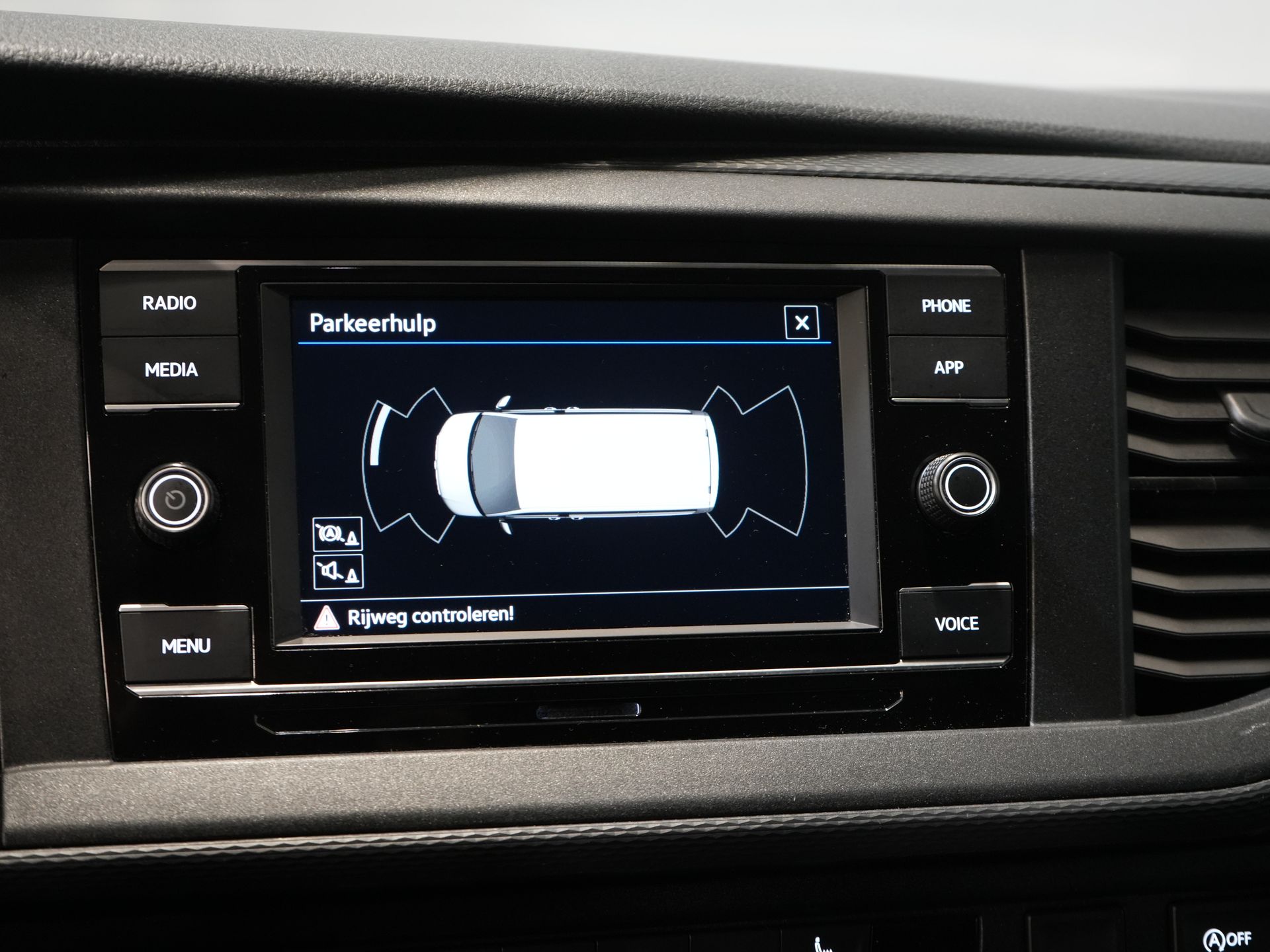 Volkswagen Transporter Van 2.0 TDI 150 к.с. DSG Aut. L2 Carplay/ 2x зсувні двері/ Підігрів сидінь/ Кондиціонер/ Круїз/ PDC V+A/ Буксирувальний гак