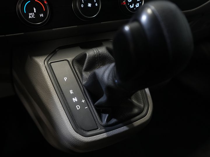 Volkswagen Transporter Van 2.0 TDI 150 KM DSG Aut. L2 Carplay/ 2x drzwi przesuwne/ Ogrzewanie siedzeń/ Airco/ Cruise/ PDC V+A/ Hak holowniczy