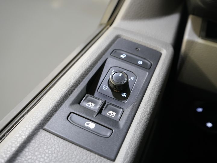 Volkswagen Transporter Van 2.0 TDI 150 KM DSG Aut. L2 Carplay/ 2x drzwi przesuwne/ Ogrzewanie siedzeń/ Airco/ Cruise/ PDC V+A/ Hak holowniczy