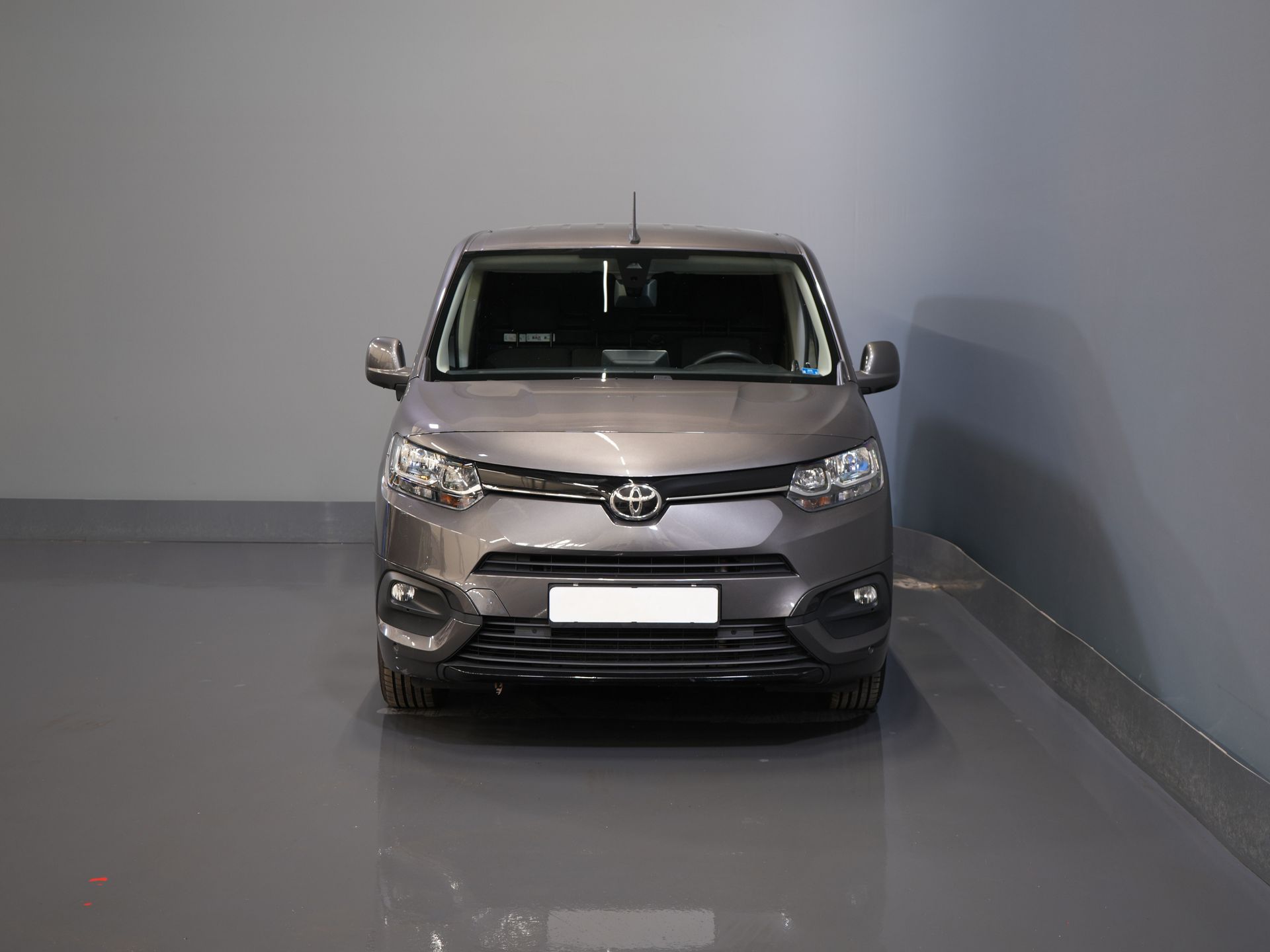 Toyota PROACE CITY Van 1.2 Turbo 130 CP Aut. BENZINE 3Pers./ Încălzire scaune/ Climă/ Keyless/ Carplay/ Cruise/ PDC/ Towbar