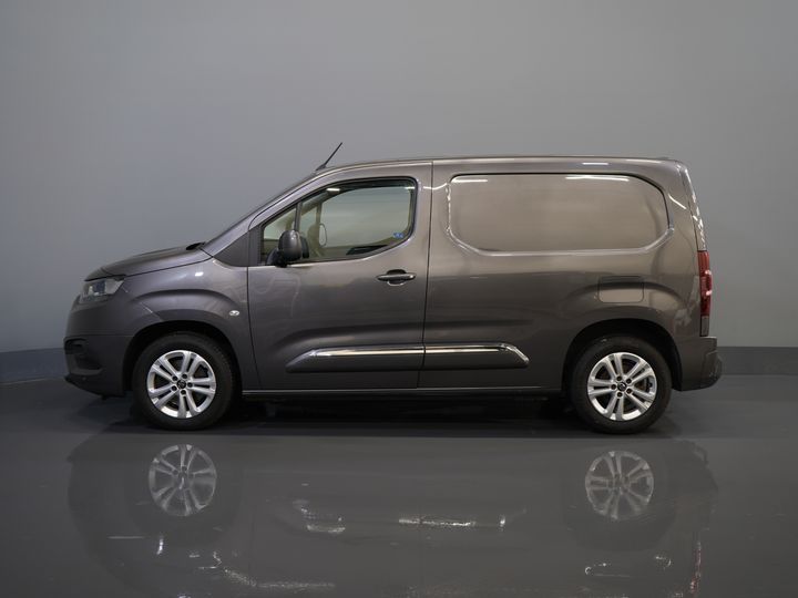 Toyota PROACE CITY Van 1.2 Turbo 130 CP Aut. BENZINE 3Pers./ Încălzire scaune/ Climă/ Keyless/ Carplay/ Cruise/ PDC/ Towbar