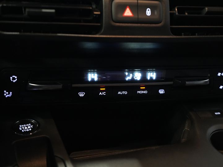 Toyota PROACE CITY Van 1.2 Turbo 130 KM Aut. BENZYNA 3OS./ Ogrzewanie foteli/ Klimatyzacja/ Keyless/ Carplay/ Cruise/ PDC/ Hak holowniczy