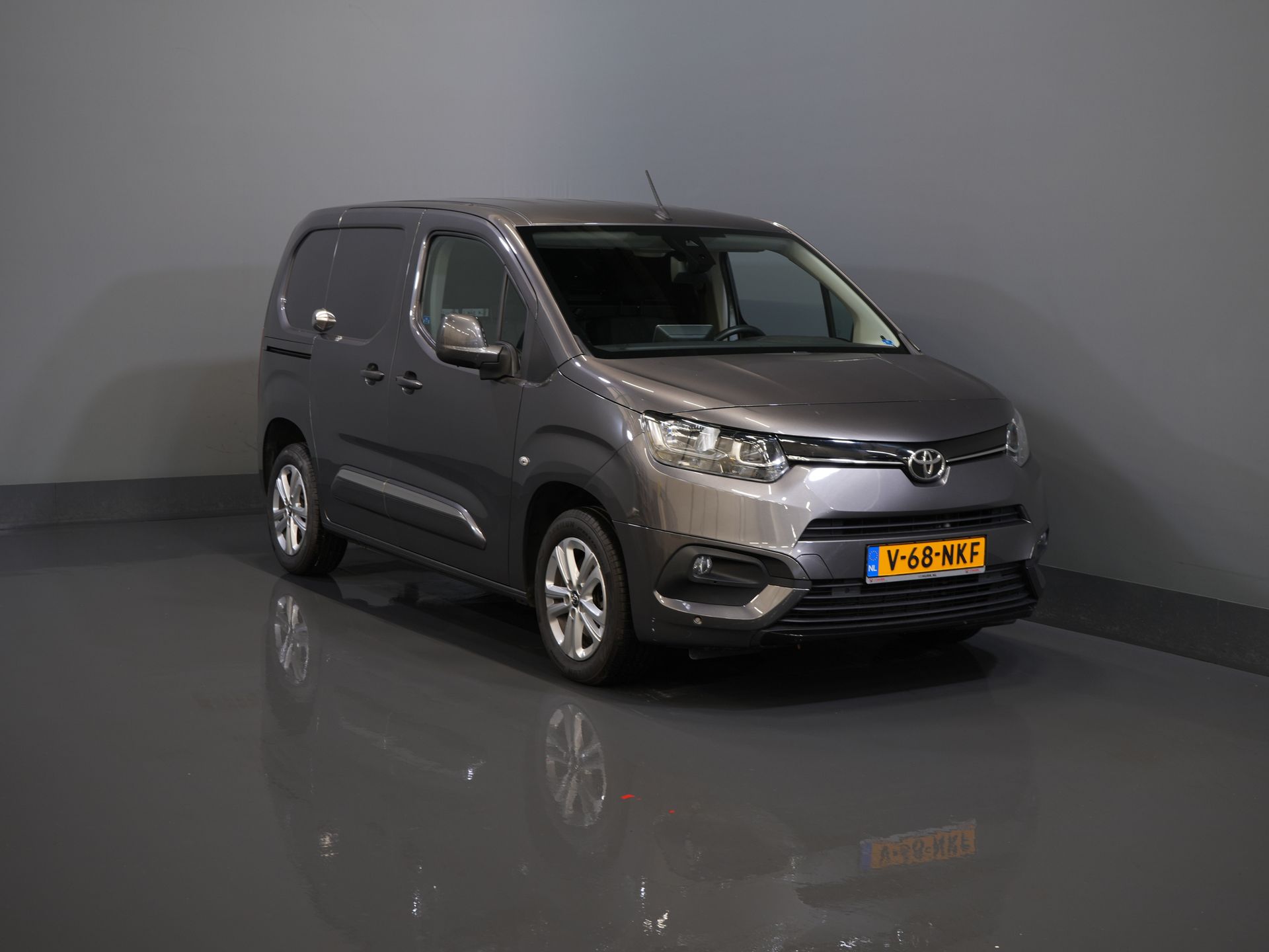 Toyota PROACE CITY Van 1.2 Turbo 130 KM Aut. BENZYNA 3OS./ Ogrzewanie foteli/ Klimatyzacja/ Keyless/ Carplay/ Cruise/ PDC/ Hak holowniczy