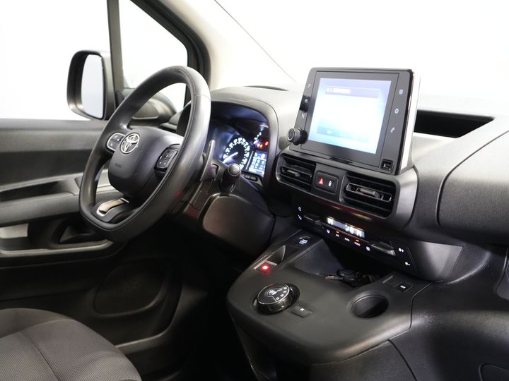 Toyota PROACE CITY Van 1.2 Turbo 130 CP Aut. BENZINE 3Pers./ Încălzire scaune/ Climă/ Keyless/ Carplay/ Cruise/ PDC/ Towbar