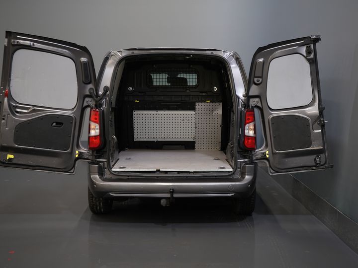 Toyota PROACE CITY Van 1.2 Turbo 130 CP Aut. BENZINE 3Pers./ Încălzire scaune/ Climă/ Keyless/ Carplay/ Cruise/ PDC/ Towbar