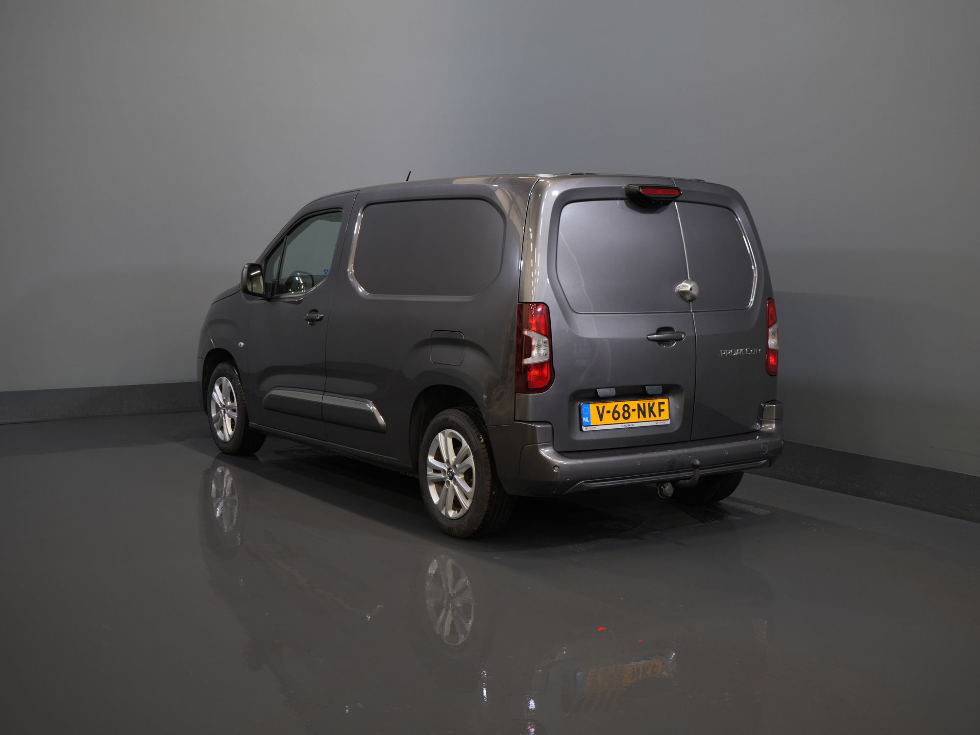 Toyota PROACE CITY Van 1.2 Turbo 130 KM Aut. BENZYNA 3OS./ Ogrzewanie foteli/ Klimatyzacja/ Keyless/ Carplay/ Cruise/ PDC/ Hak holowniczy