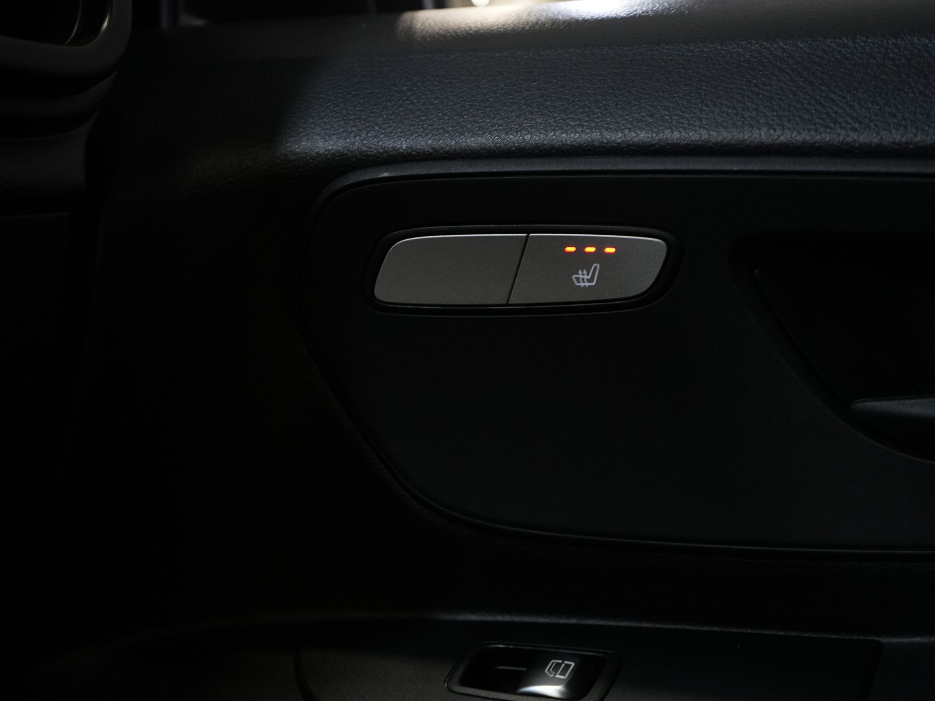 Mercedes-Benz Vito Bestelbus 119 CDI Aut. L3 LED/ 2.5t Trekverm./ 270Gr.Deuren/ Stoelverw./ Carplay/ Camera/ Trekhaak/ Cruise/ PDC/ DAB