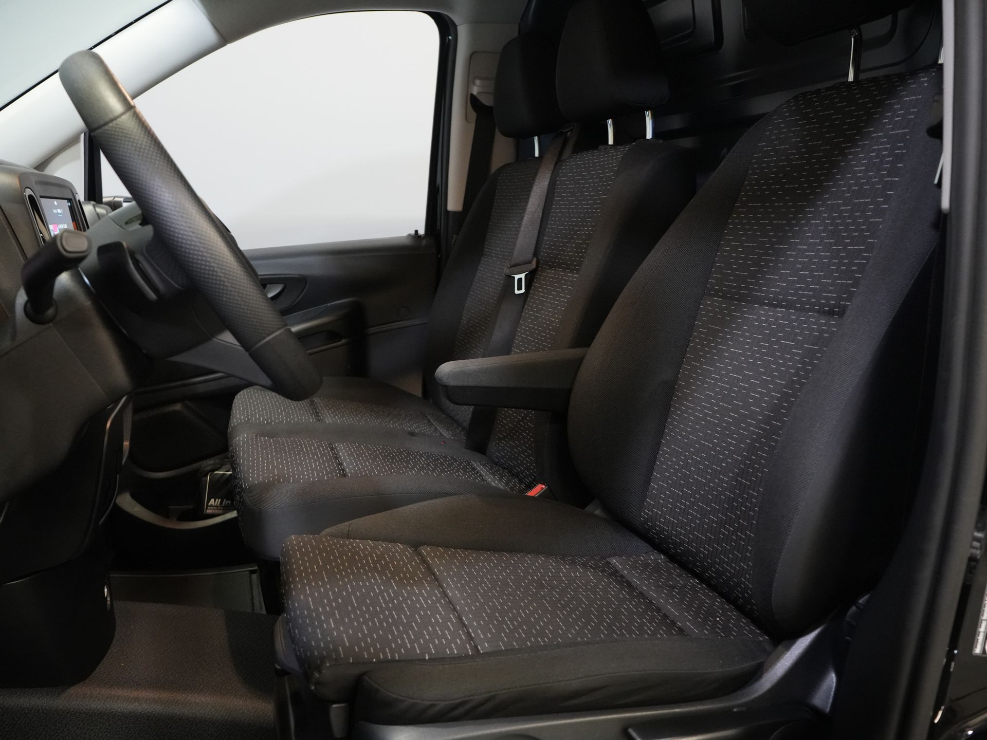 Mercedes-Benz Vito Bestelbus 119 CDI Aut. L3 LED/ 2.5t Trekverm./ 270Gr.Deuren/ Stoelverw./ Carplay/ Camera/ Trekhaak/ Cruise/ PDC/ DAB