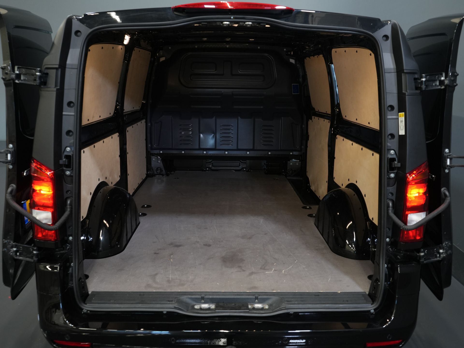 Mercedes-Benz Vito Bestelbus 119 CDI Aut. L3 LED/ 2.5t Trekverm./ 270Gr.Deuren/ Stoelverw./ Carplay/ Camera/ Trekhaak/ Cruise/ PDC/ DAB