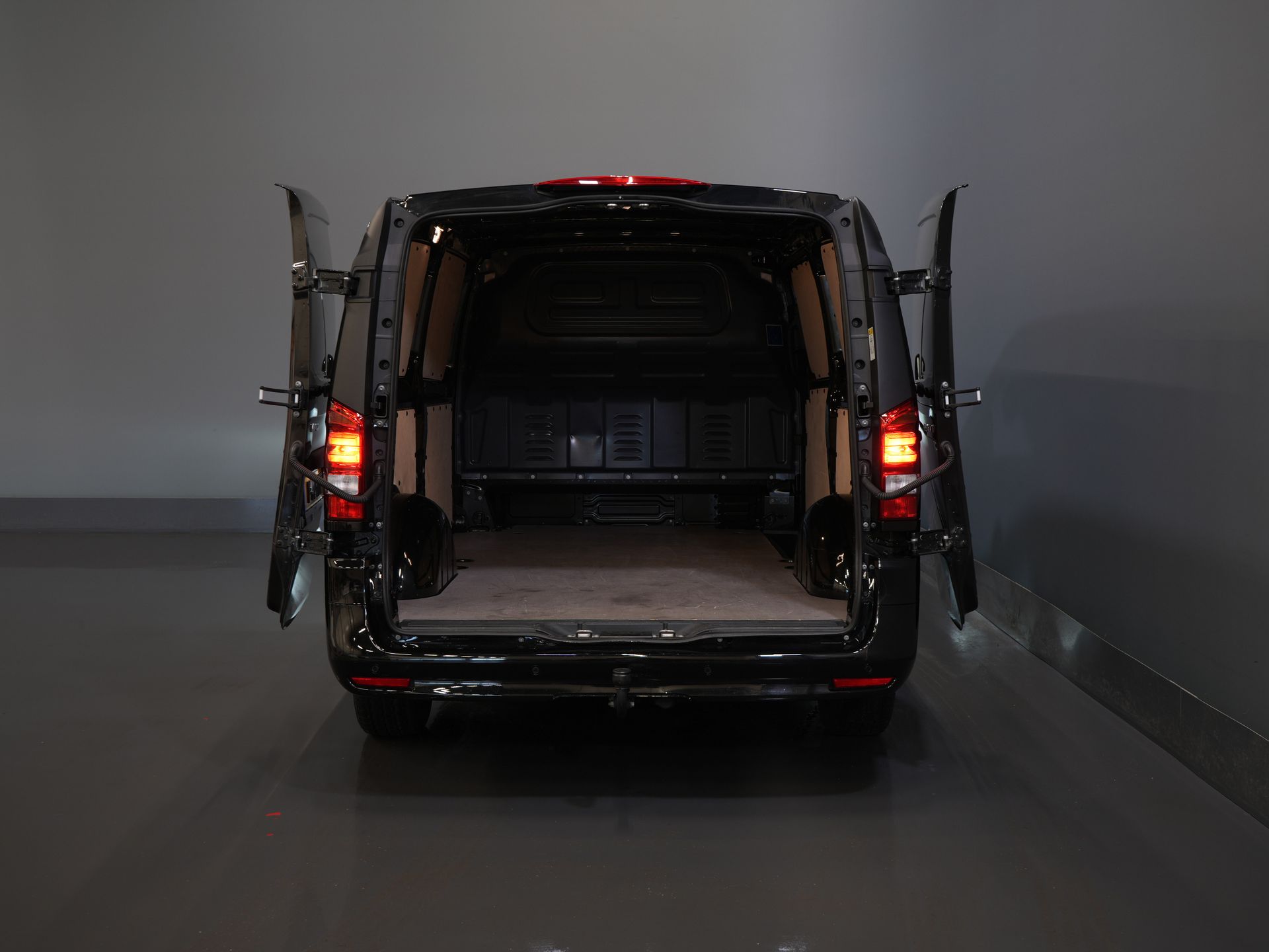 Mercedes-Benz Vito Bestelbus 119 CDI Aut. L3 LED/ 2.5t Trekverm./ 270Gr.Deuren/ Stoelverw./ Carplay/ Camera/ Trekhaak/ Cruise/ PDC/ DAB