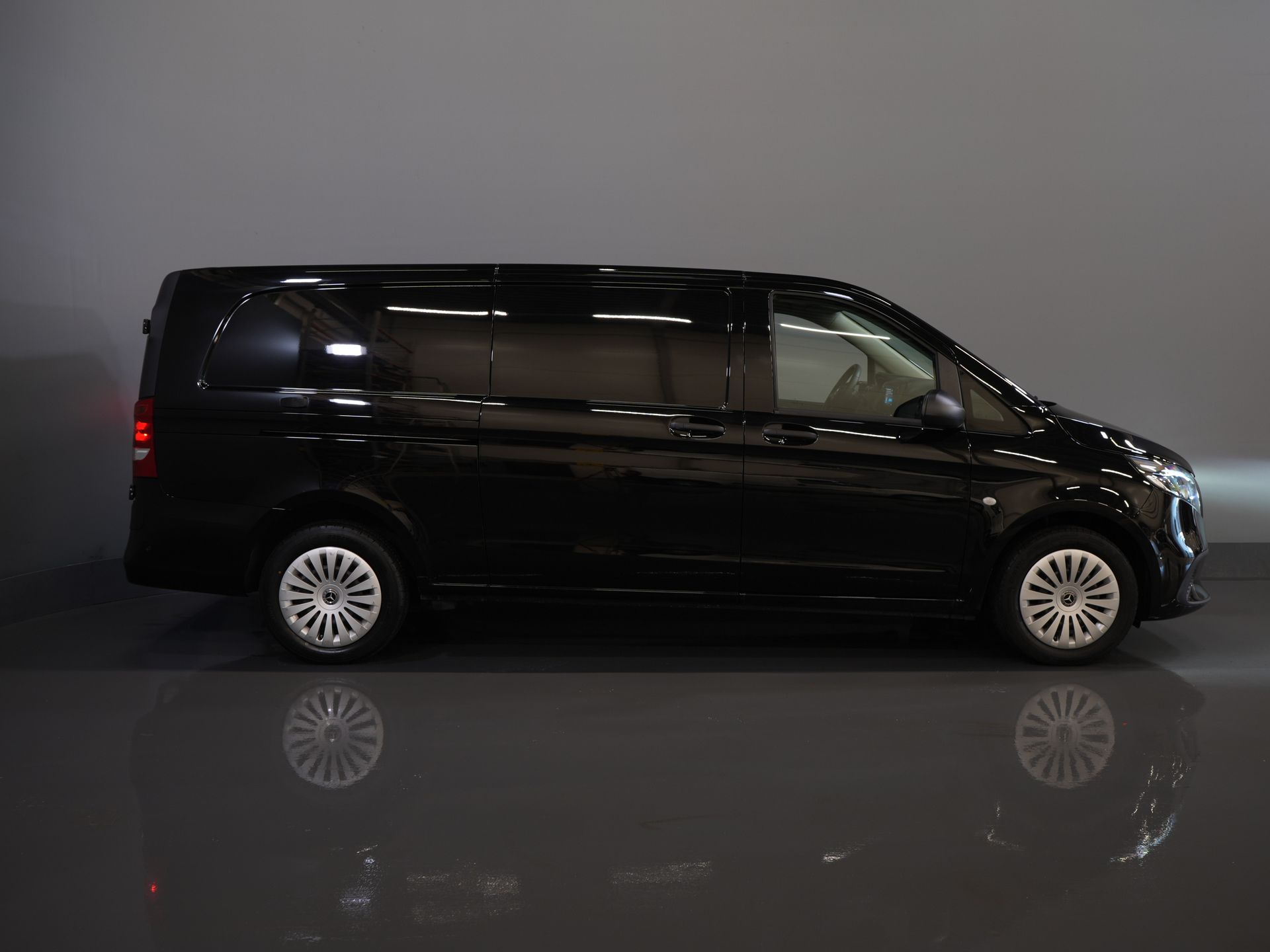 Mercedes-Benz Vito Bestelbus 119 CDI Aut. L3 LED/ 2.5t Trekverm./ 270Gr.Deuren/ Stoelverw./ Carplay/ Camera/ Trekhaak/ Cruise/ PDC/ DAB