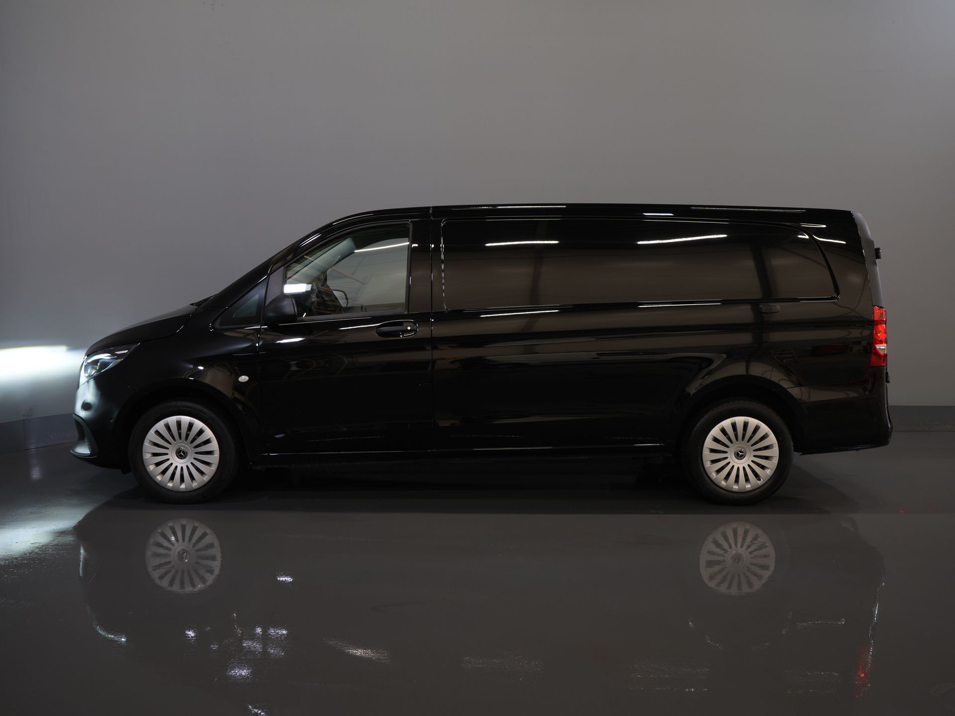 Mercedes-Benz Vito Bestelbus 119 CDI Aut. L3 LED/ 2.5t Trekverm./ 270Gr.Deuren/ Stoelverw./ Carplay/ Camera/ Trekhaak/ Cruise/ PDC/ DAB