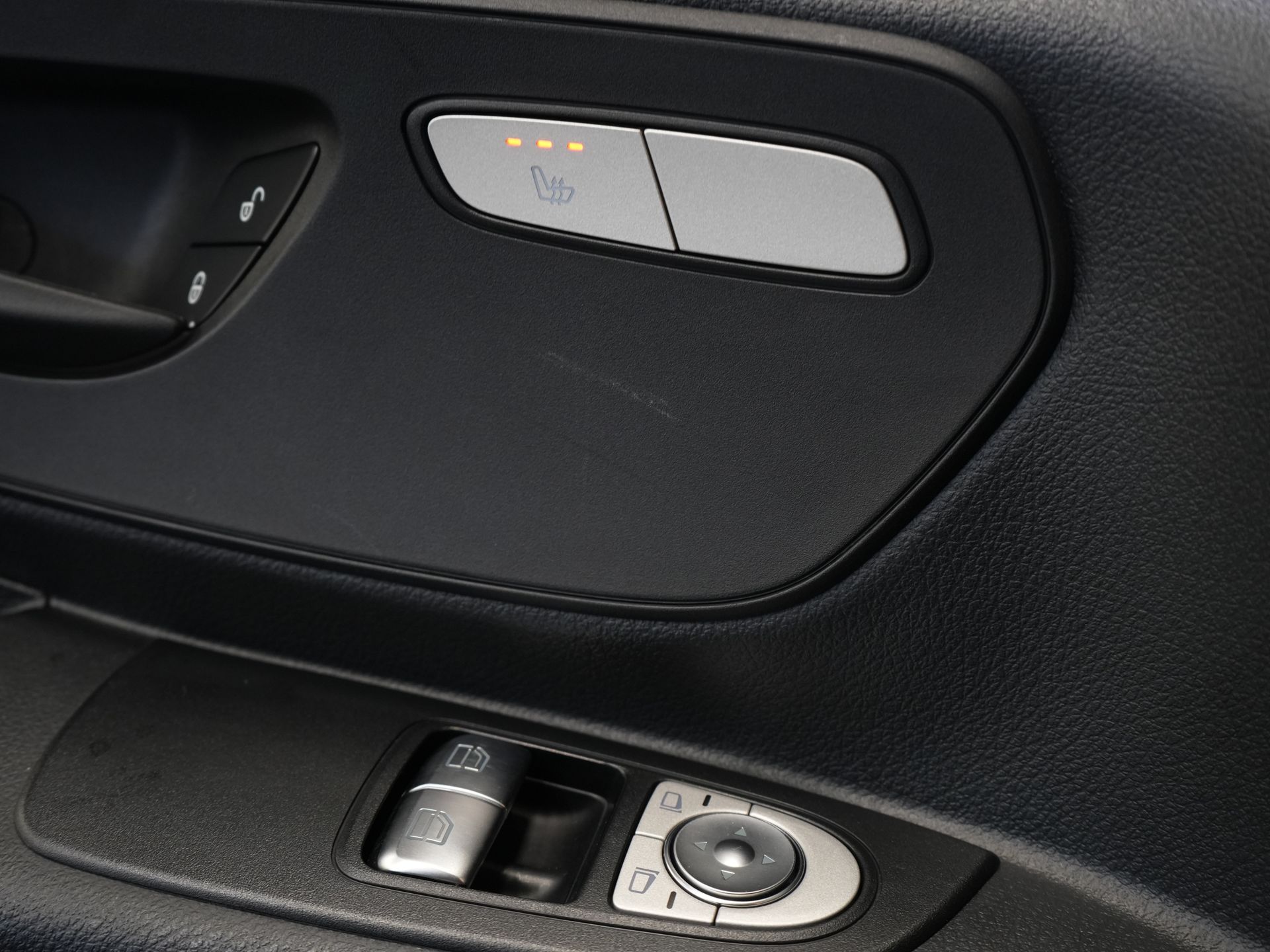 Mercedes-Benz Vito Bestelbus 119 CDI Aut. L3 LED/ 2.5t Trekverm./ 270Gr.Deuren/ Stoelverw./ Carplay/ Camera/ Trekhaak/ Cruise/ PDC/ DAB