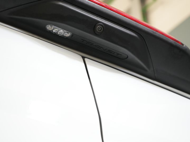 Ford Transit Bestelbus 350 2.0 TDCI 130 pk L3H3 Adapt.Cruise/ 360 Camera/ 270Gr.Deuren/ Stoelverw./ Navi/ Carplay/ PDC/ Climate