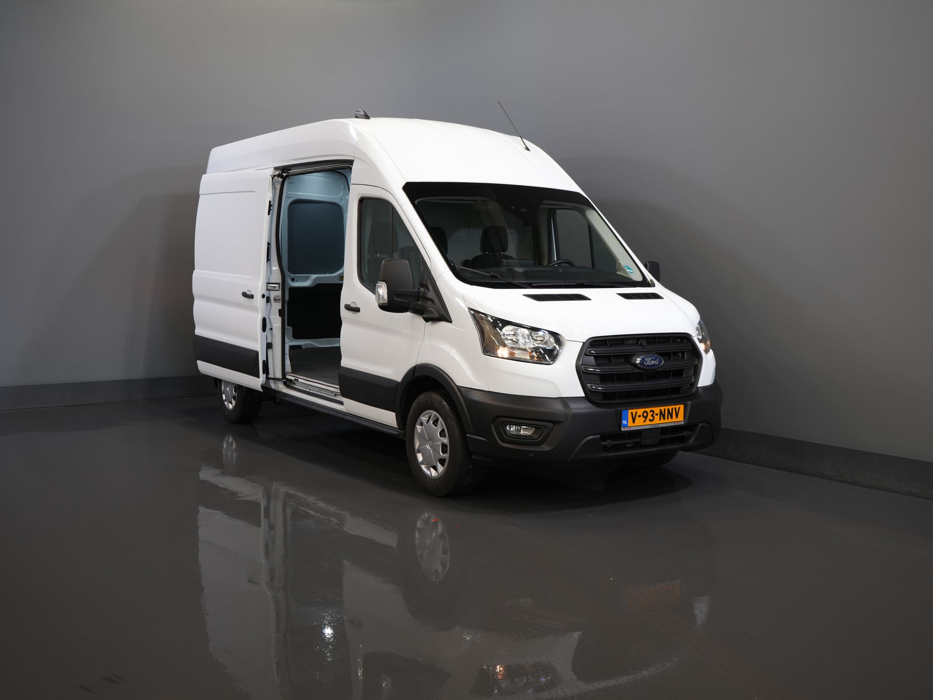 Ford Transit Bestelbus 350 2.0 TDCI 130 pk L3H3 Adapt.Cruise/ 360 Camera/ 270Gr.Deuren/ Stoelverw./ Navi/ Carplay/ PDC/ Climate