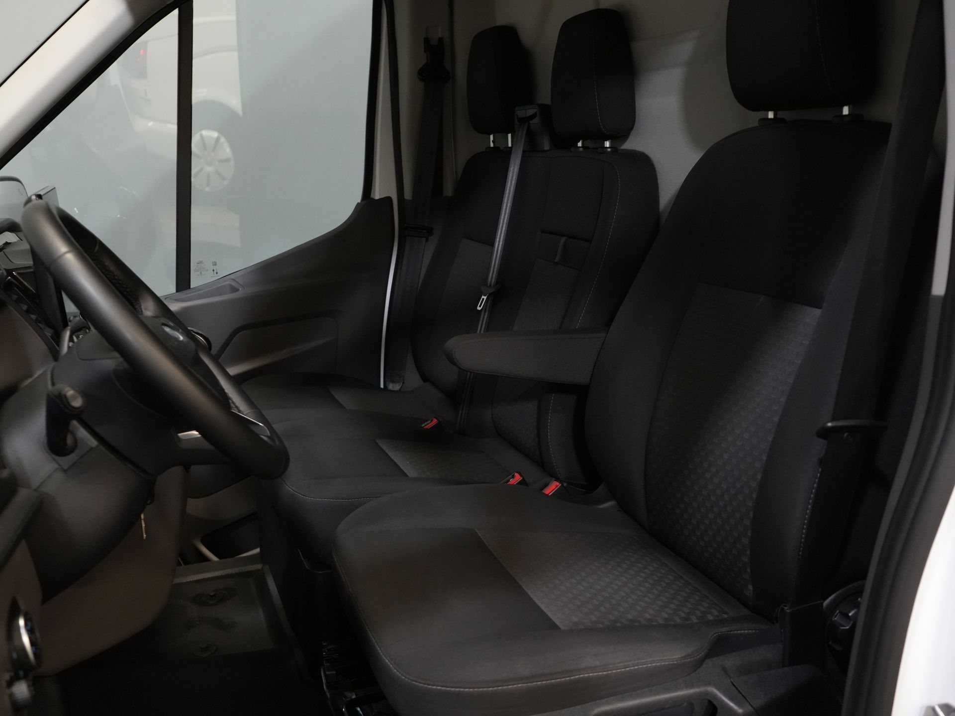 Ford Transit Bestelbus 350 2.0 TDCI 130 pk L3H3 Adapt.Cruise/ 360 Camera/ 270Gr.Deuren/ Stoelverw./ Navi/ Carplay/ PDC/ Climate