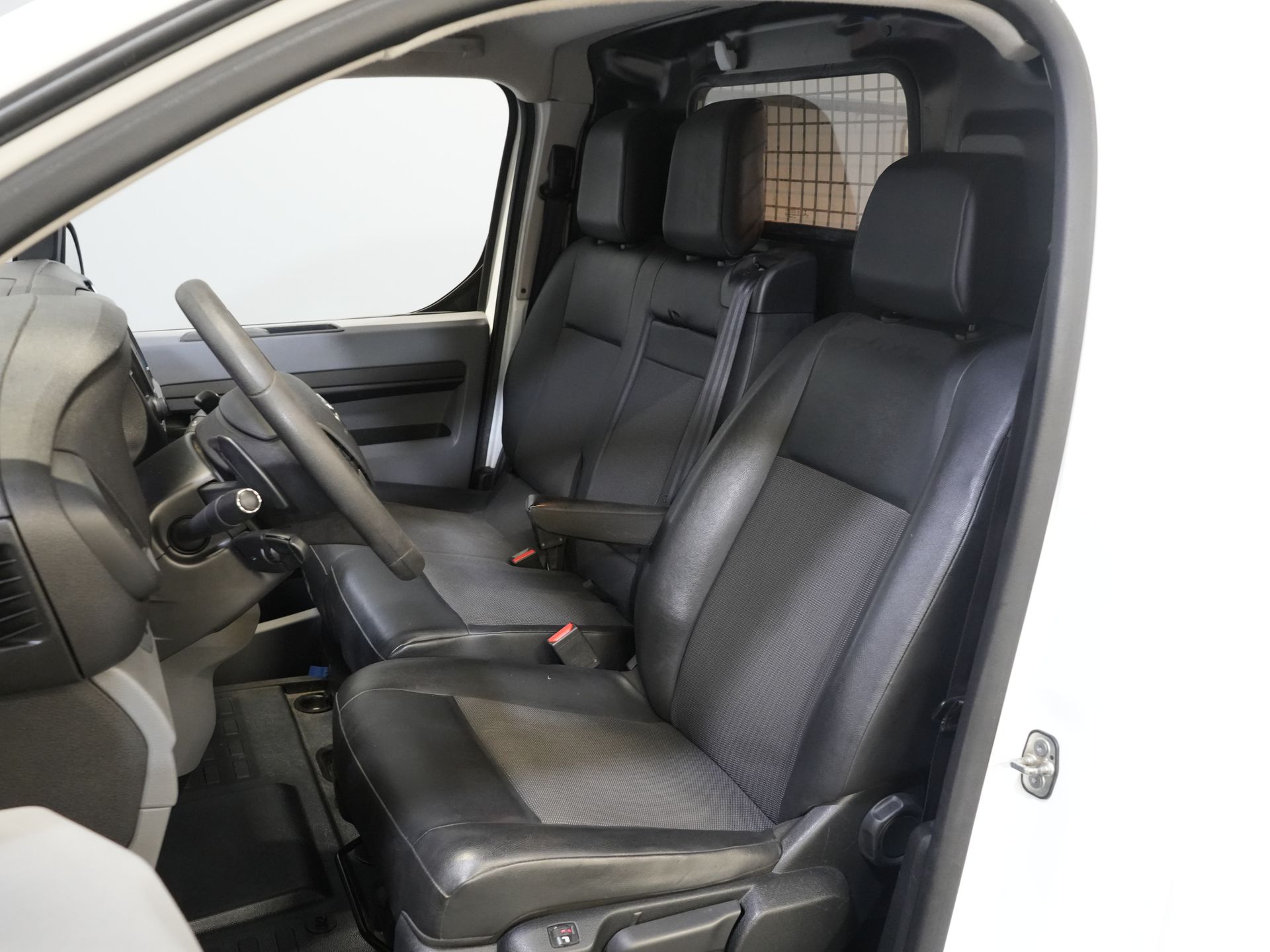 Toyota ProAce Worker Bestelbus 2.0 Aut. L2 Adapt.Cruise/ Headup/ Standkachel/ Stoelverw/ Keyless/ Carplay/ Navi/ Camera/ PDC/ LMV/ Climate/ Trekhaak