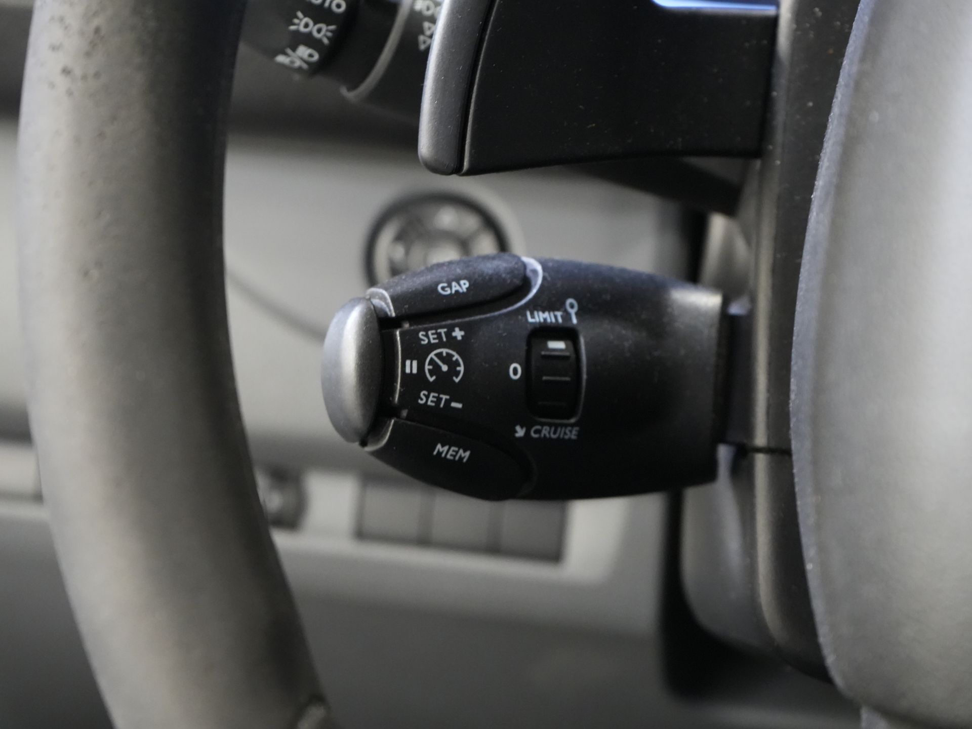 Toyota ProAce Worker Bestelbus 2.0 Aut. L2 Adapt.Cruise/ Headup/ Standkachel/ Stoelverw/ Keyless/ Carplay/ Navi/ Camera/ PDC/ LMV/ Climate/ Trekhaak