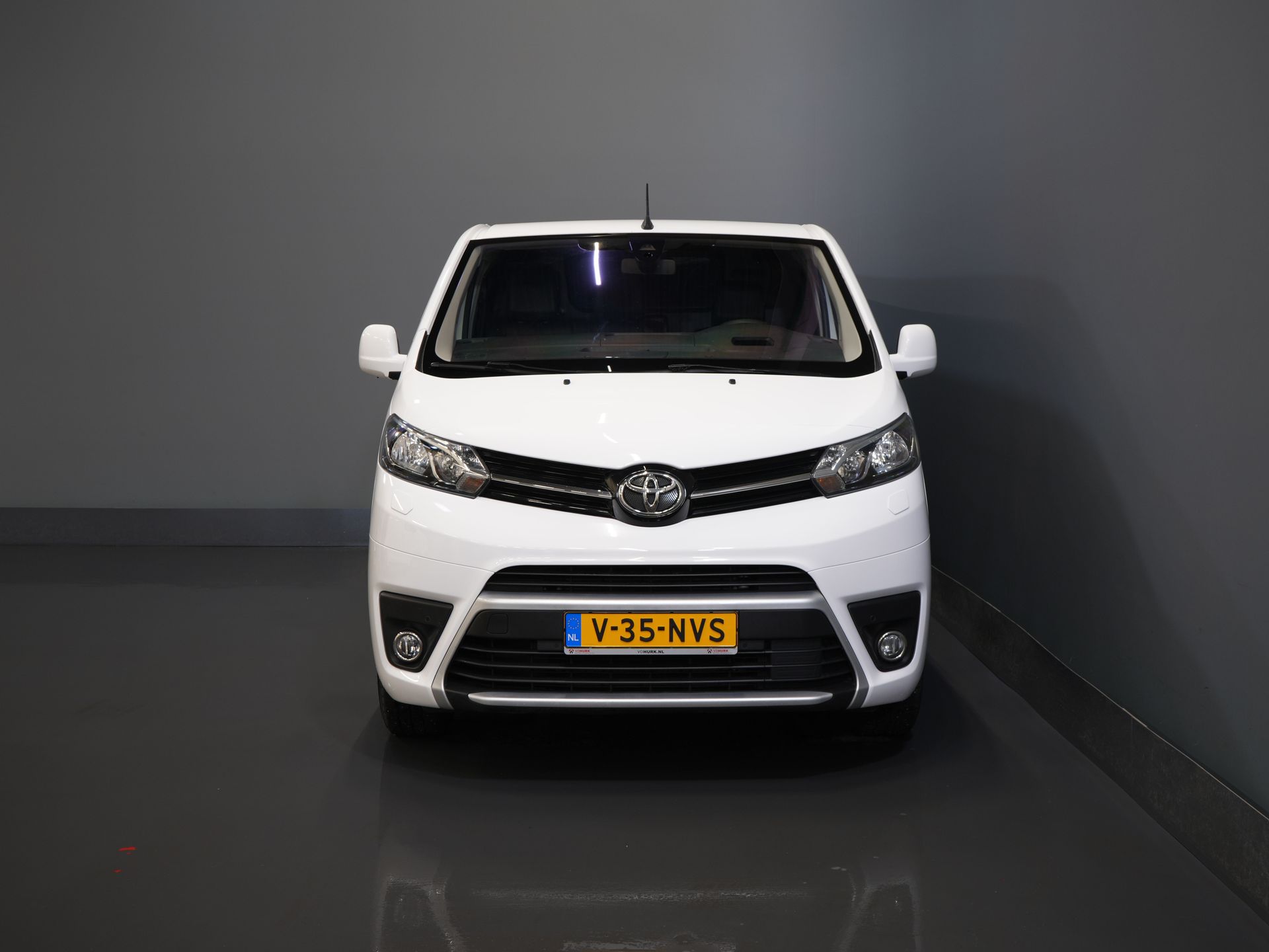 Toyota ProAce Worker Bestelbus 2.0 Aut. L2 Adapt.Cruise/ Headup/ Standkachel/ Stoelverw/ Keyless/ Carplay/ Navi/ Camera/ PDC/ LMV/ Climate/ Trekhaak