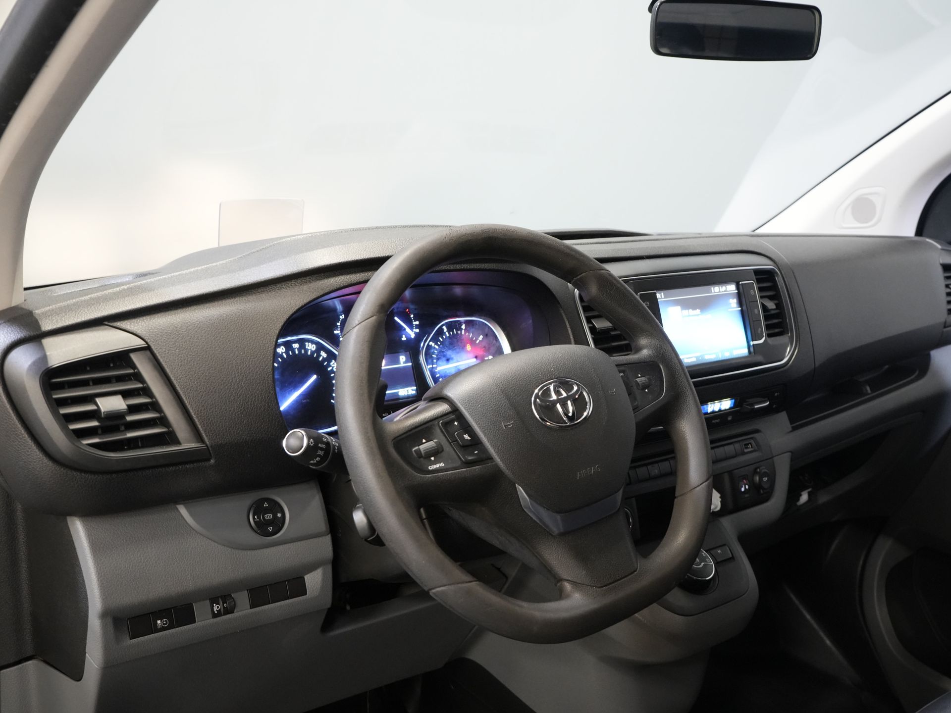 Toyota ProAce Worker Bestelbus 2.0 Aut. L2 Adapt.Cruise/ Headup/ Standkachel/ Stoelverw/ Keyless/ Carplay/ Navi/ Camera/ PDC/ LMV/ Climate/ Trekhaak