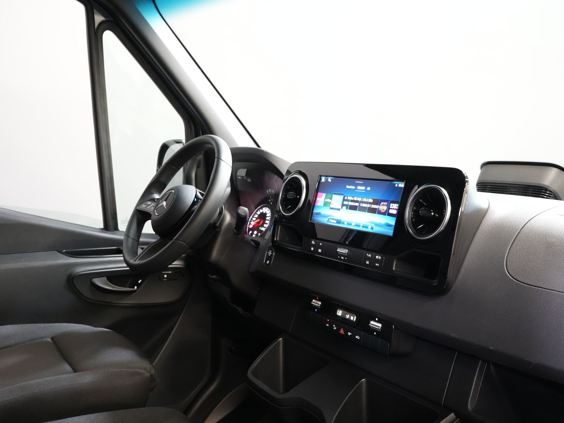 Mercedes-Benz Sprinter Van 317 CDI авт. L2H2 LED/ Сидіння тверд./ Гев.стілець/ 270гр.доп.обладнання/ Навігатор/ Камера/ PDC/ Круїз/ Airco