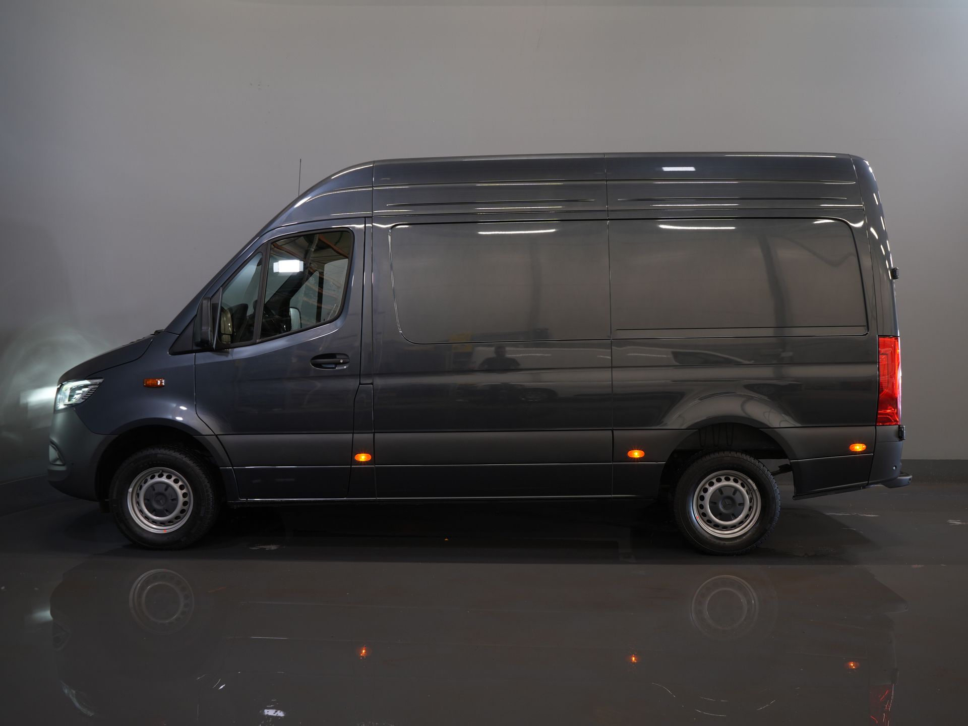 Mercedes-Benz Sprinter Van 317 CDI авт. L2H2 LED/ Сидіння тверд./ Гев.стілець/ 270гр.доп.обладнання/ Навігатор/ Камера/ PDC/ Круїз/ Airco