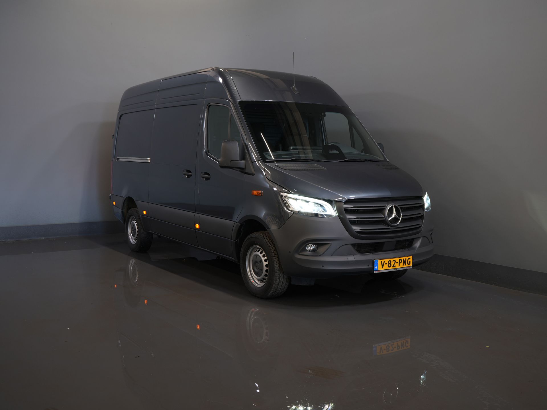 Mercedes-Benz Sprinter Van 317 CDI авт. L2H2 LED/ Сидіння тверд./ Гев.стілець/ 270гр.доп.обладнання/ Навігатор/ Камера/ PDC/ Круїз/ Airco
