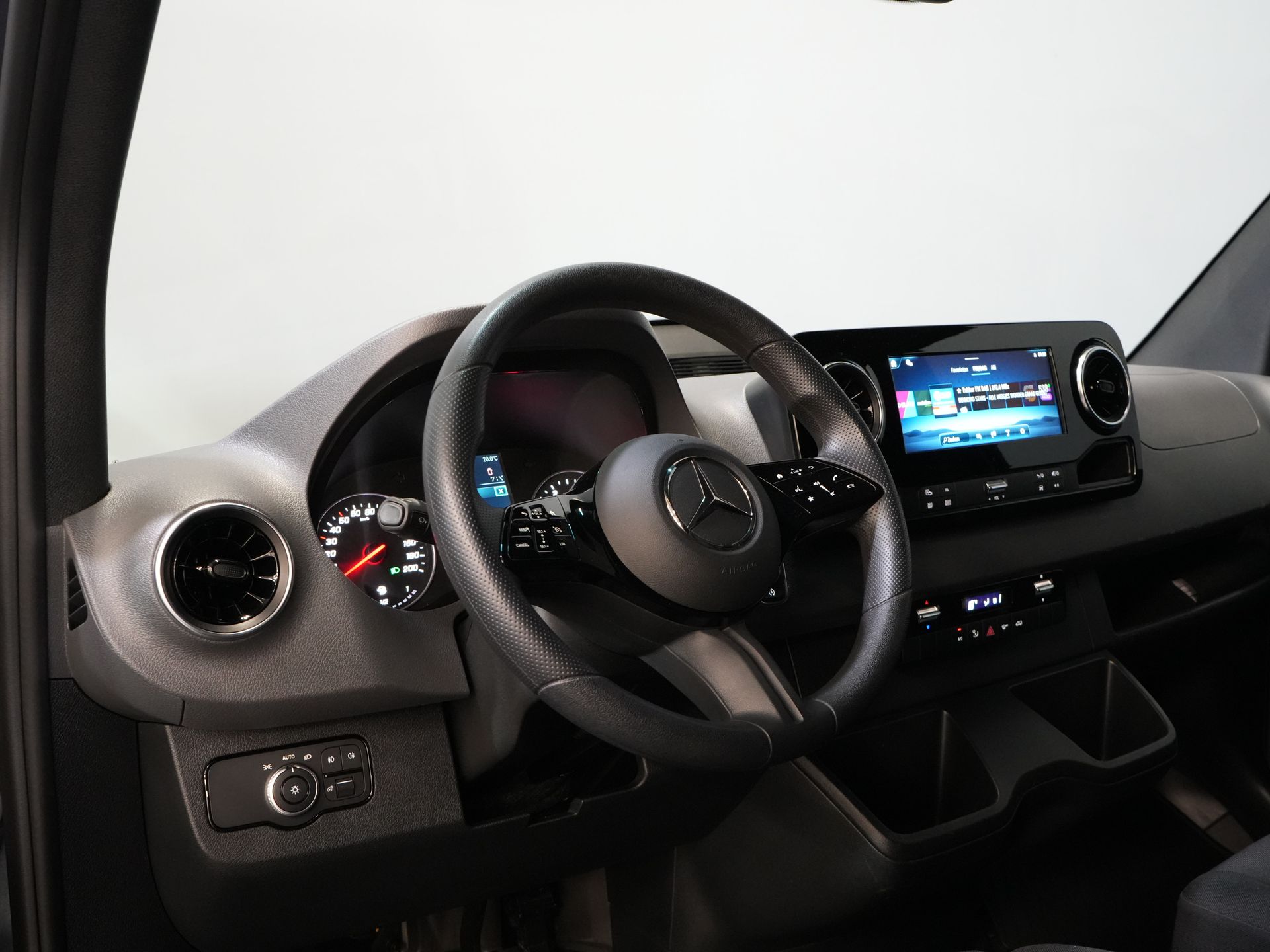 Mercedes-Benz Sprinter Van 317 CDI авт. L2H2 LED/ Сидіння тверд./ Гев.стілець/ 270гр.доп.обладнання/ Навігатор/ Камера/ PDC/ Круїз/ Airco