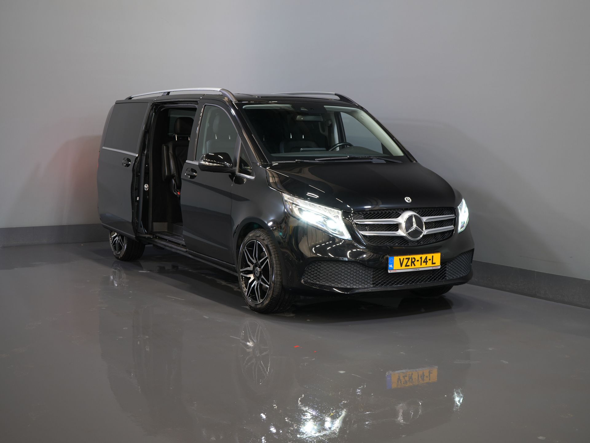 Mercedes-Benz Classe V Furgone 300d Aut. XL L3 Avantgarde Edition DC Doppia Cabina BPM GRATIS! 2xElek.Slidingdoor/ Pelle/ LED/ Standkachel/ Carplay/ Afn.Trekhaak/