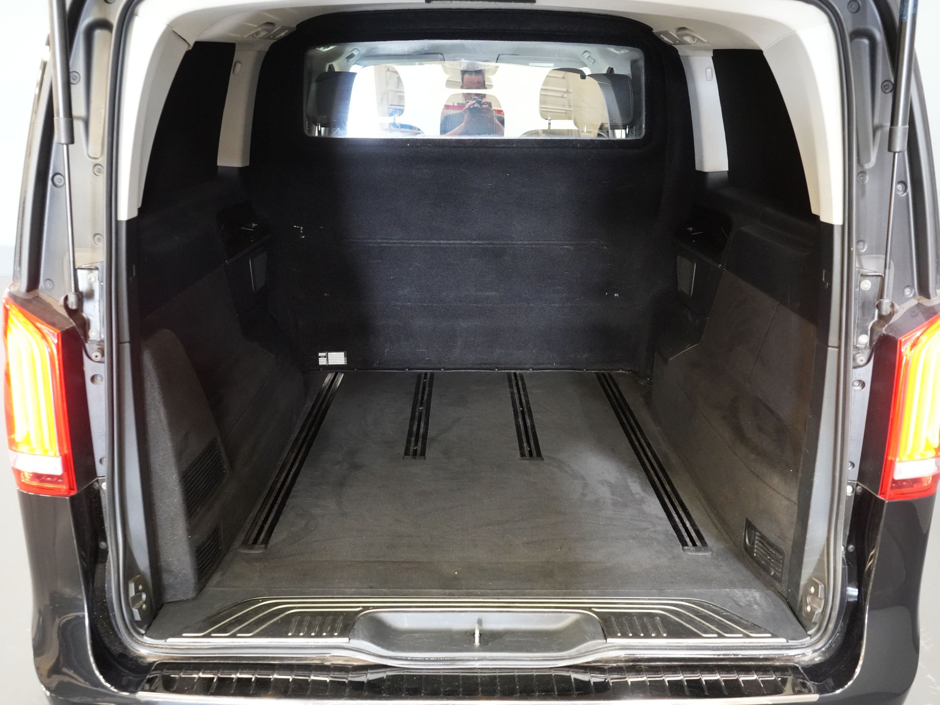 Mercedes-Benz V-Klasse Van 300d Aut. XL L3 Avantgarde Edition DC Double Cab BPM FREE! 2xElek.Schiebetür/ Leder/ LED/ Standkachel/ Carplay/ Afn.Trekhaak/