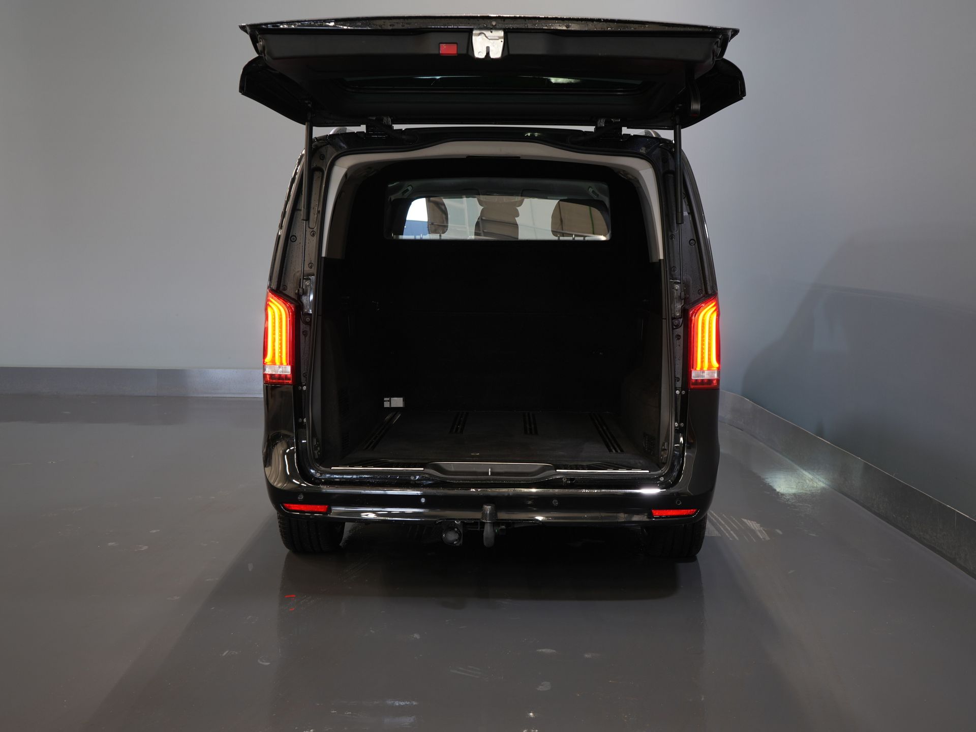 Mercedes-Benz Classe V Furgone 300d Aut. XL L3 Avantgarde Edition DC Doppia Cabina BPM GRATIS! 2xElek.Slidingdoor/ Pelle/ LED/ Standkachel/ Carplay/ Afn.Trekhaak/