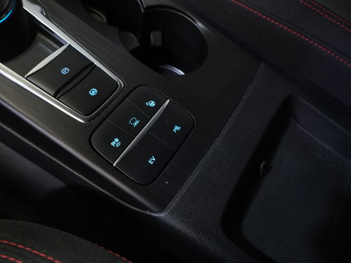Ford Kuga SUV 2.5 PHEV 225 pk ST-Line LED/ Head-Up/ Adapt.cruise/ Standkachel/ Keyless/ Elek.klep/ Stoelverw/ Stuurverw./ Carplay/ Navi/ Clima