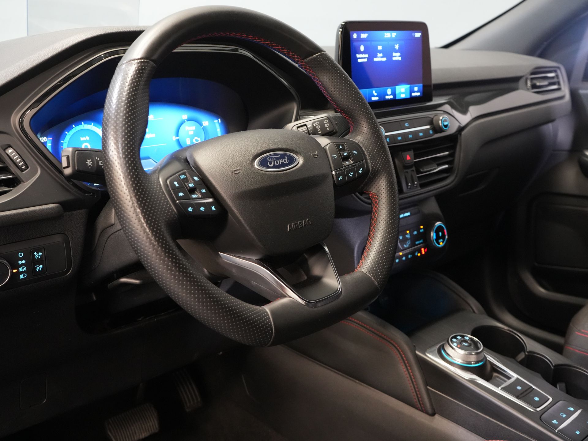 Ford Kuga SUV 2.5 PHEV 225 pk ST-Line LED/ Head-Up/ Adapt.cruise/ Standkachel/ Keyless/ Elek.klep/ Stoelverw/ Stuurverw./ Carplay/ Navi/ Clima