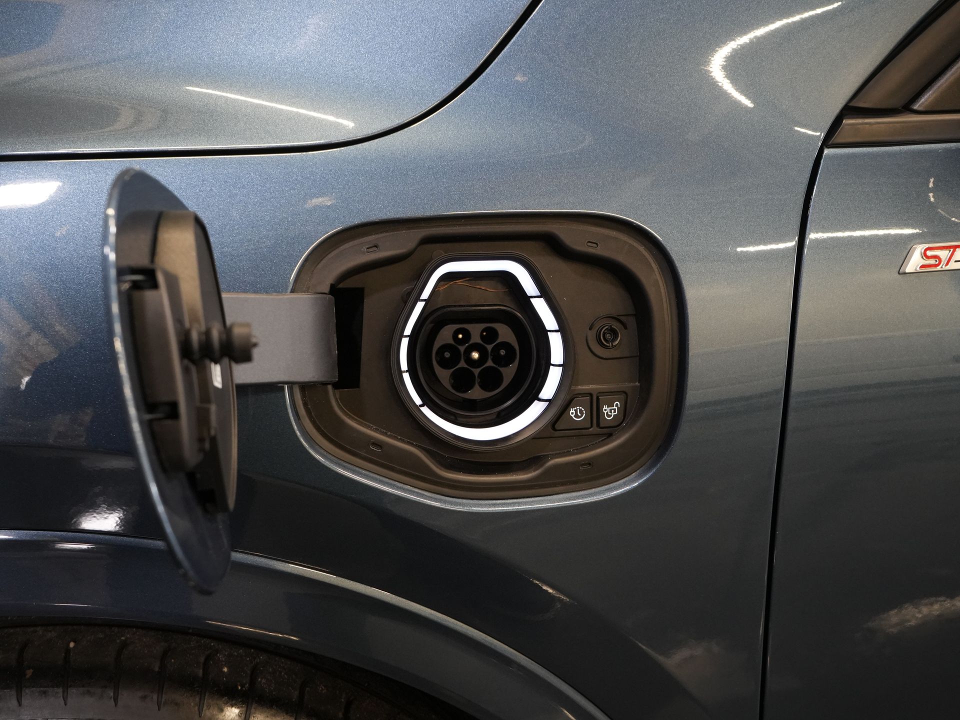 Ford Kuga SUV 2.5 PHEV 225 pk ST-Line LED/ Head-Up/ Adapt.cruise/ Standkachel/ Keyless/ Elek.klep/ Stoelverw/ Stuurverw./ Carplay/ Navi/ Clima