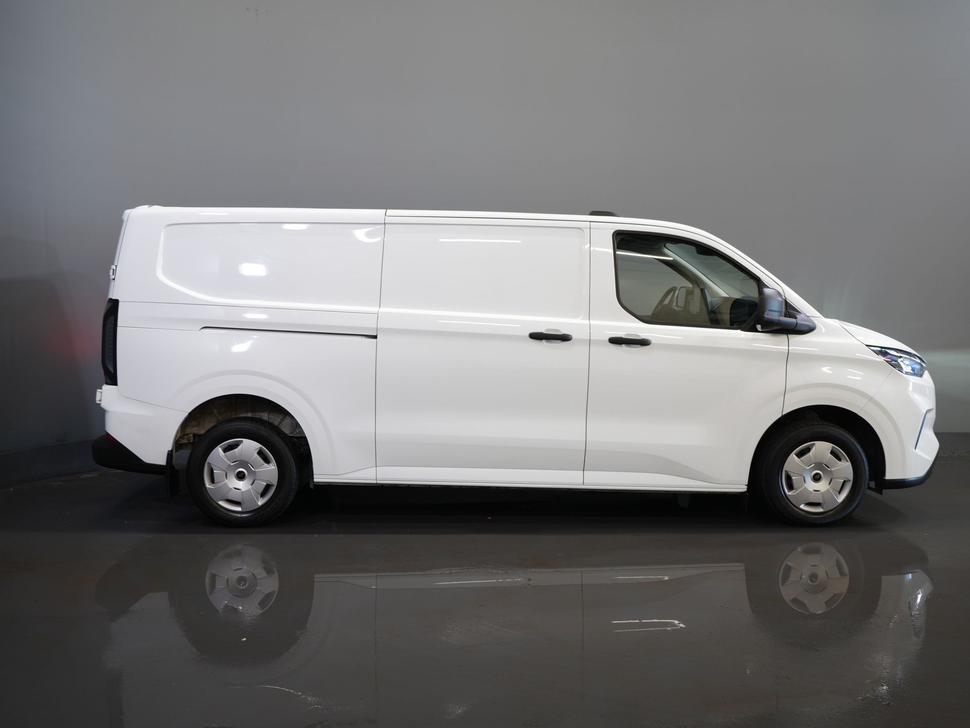 Ford Transit Custom Bestelbus 2.0 TDCI 136 pk L2 Trend LED/ Carplay/ Camera/ Climate/ PDC/ Cruise