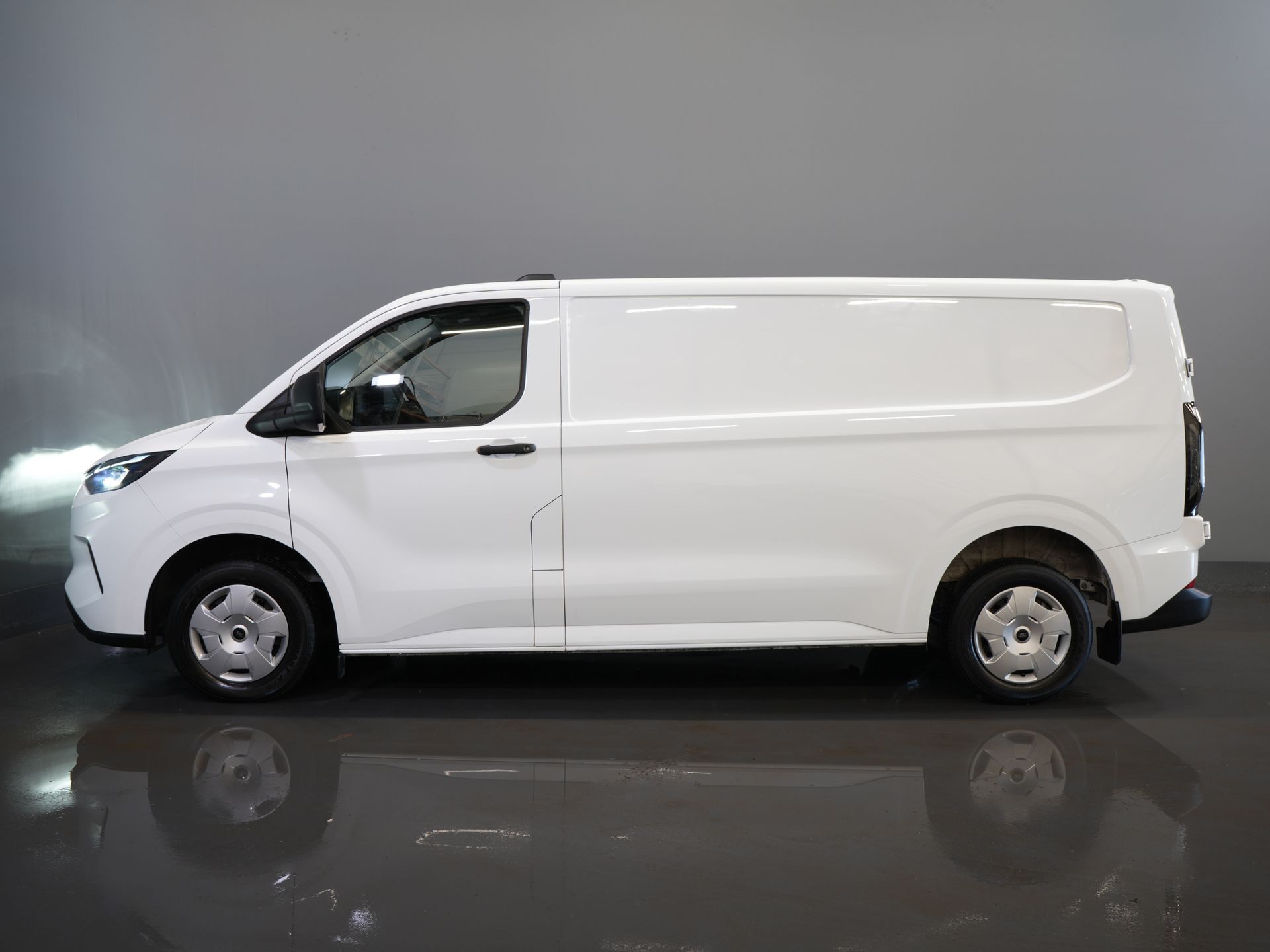 Ford Transit Custom Bestelbus 2.0 TDCI 136 pk L2 Trend LED/ Carplay/ Camera/ Climate/ PDC/ Cruise