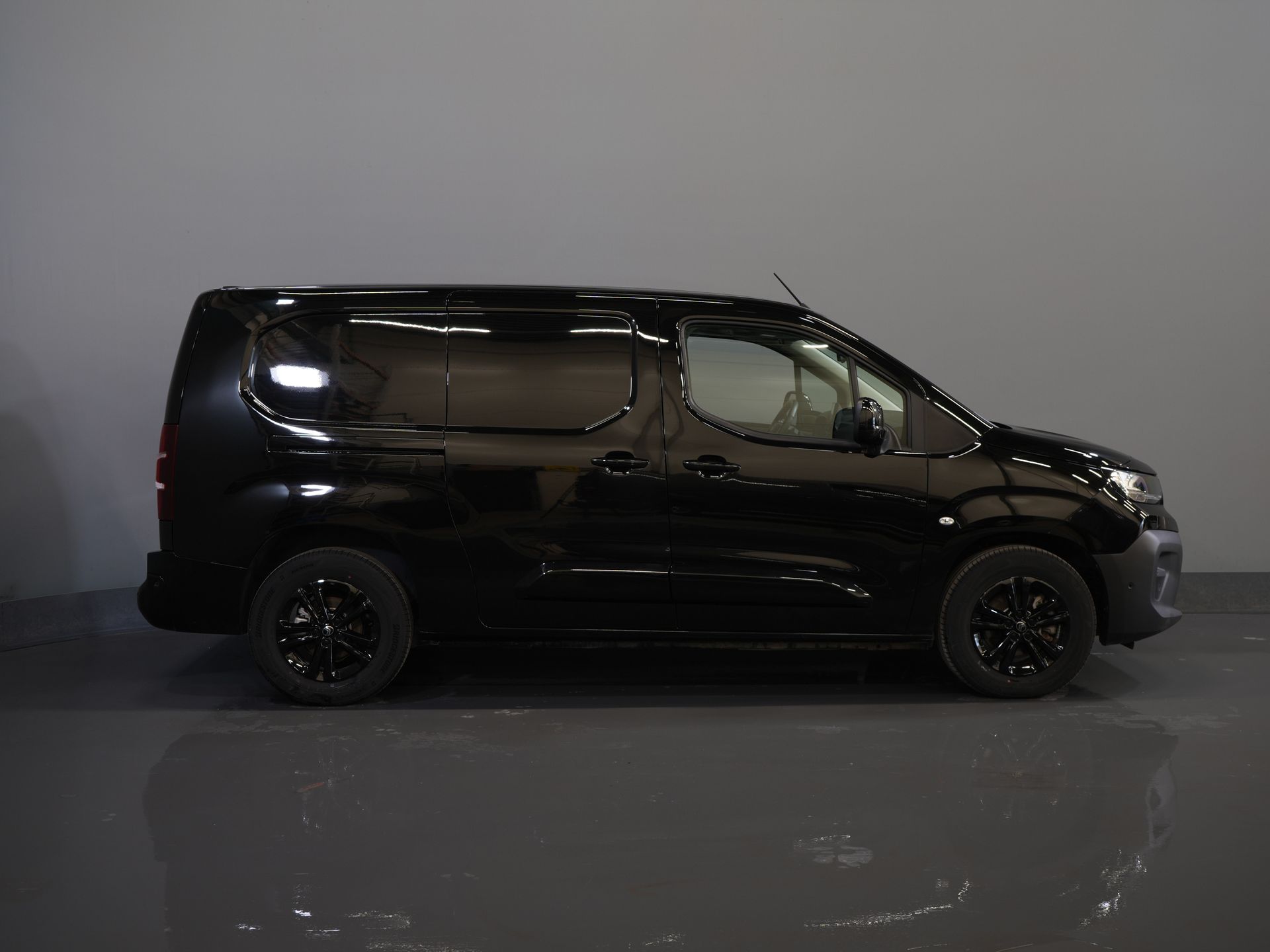 Citroën E-Berlingo Furgón 50 kWh 335 km WLTP L2 2x Puerta corredera/ Cargador rápido/ 3 Pers./ Llave/ Adapt.Cruise/ Navi/ Carplay/ Cámara/ LMV/ PDC/ Airco