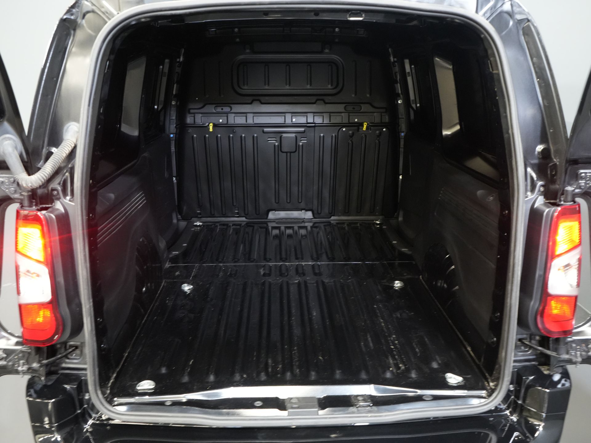 Citroën E-Berlingo Furgón 50 kWh 335 km WLTP L2 2x Puerta corredera/ Cargador rápido/ 3 Pers./ Llave/ Adapt.Cruise/ Navi/ Carplay/ Cámara/ LMV/ PDC/ Airco