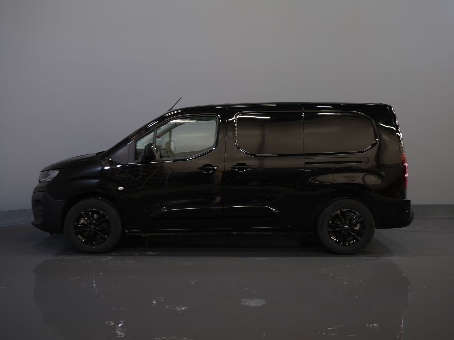 Citroën E-Berlingo Furgón 50 kWh 335 km WLTP L2 2x Puerta corredera/ Cargador rápido/ 3 Pers./ Llave/ Adapt.Cruise/ Navi/ Carplay/ Cámara/ LMV/ PDC/ Airco