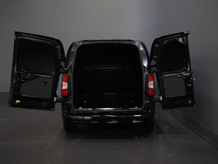 Citroën E-Berlingo Furgón 50 kWh 335 km WLTP L2 2x Puerta corredera/ Cargador rápido/ 3 Pers./ Llave/ Adapt.Cruise/ Navi/ Carplay/ Cámara/ LMV/ PDC/ Airco