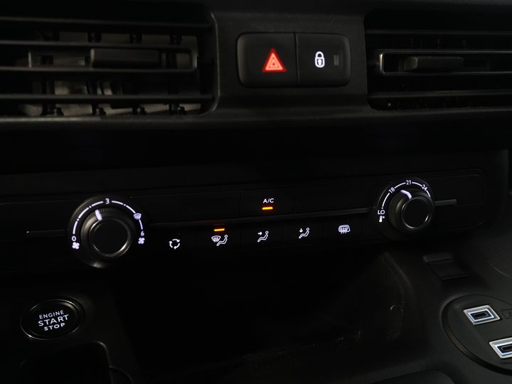 Citroën E-Berlingo Furgón 50 kWh 335 km WLTP L2 2x Puerta corredera/ Cargador rápido/ 3 Pers./ Llave/ Adapt.Cruise/ Navi/ Carplay/ Cámara/ LMV/ PDC/ Airco