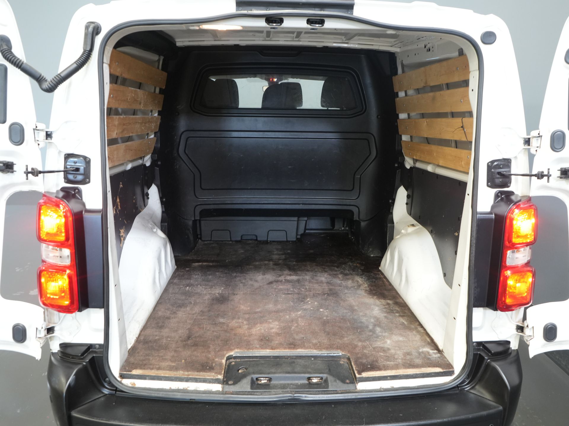 Opel Vivaro Van 2.0 CDTI 125 PS DC Doppelkabine Carplay/ 6 Pers./ Cruise/ Kamera/ PDC V+A/ Anhängerkupplung/ NL Auto