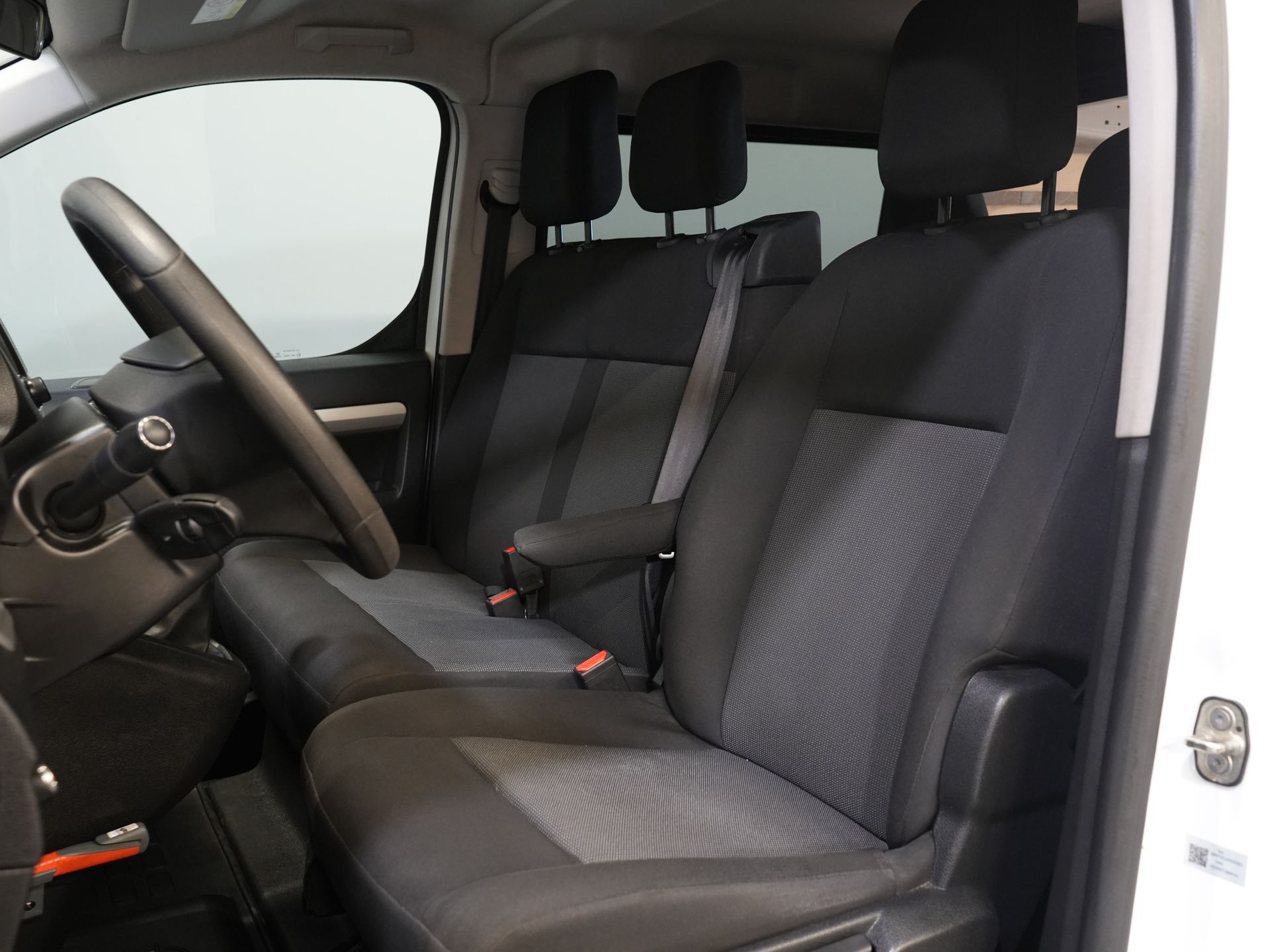 Opel Vivaro Van 2.0 CDTI 125 PS DC Doppelkabine Carplay/ 6 Pers./ Cruise/ Kamera/ PDC V+A/ Anhängerkupplung/ NL Auto