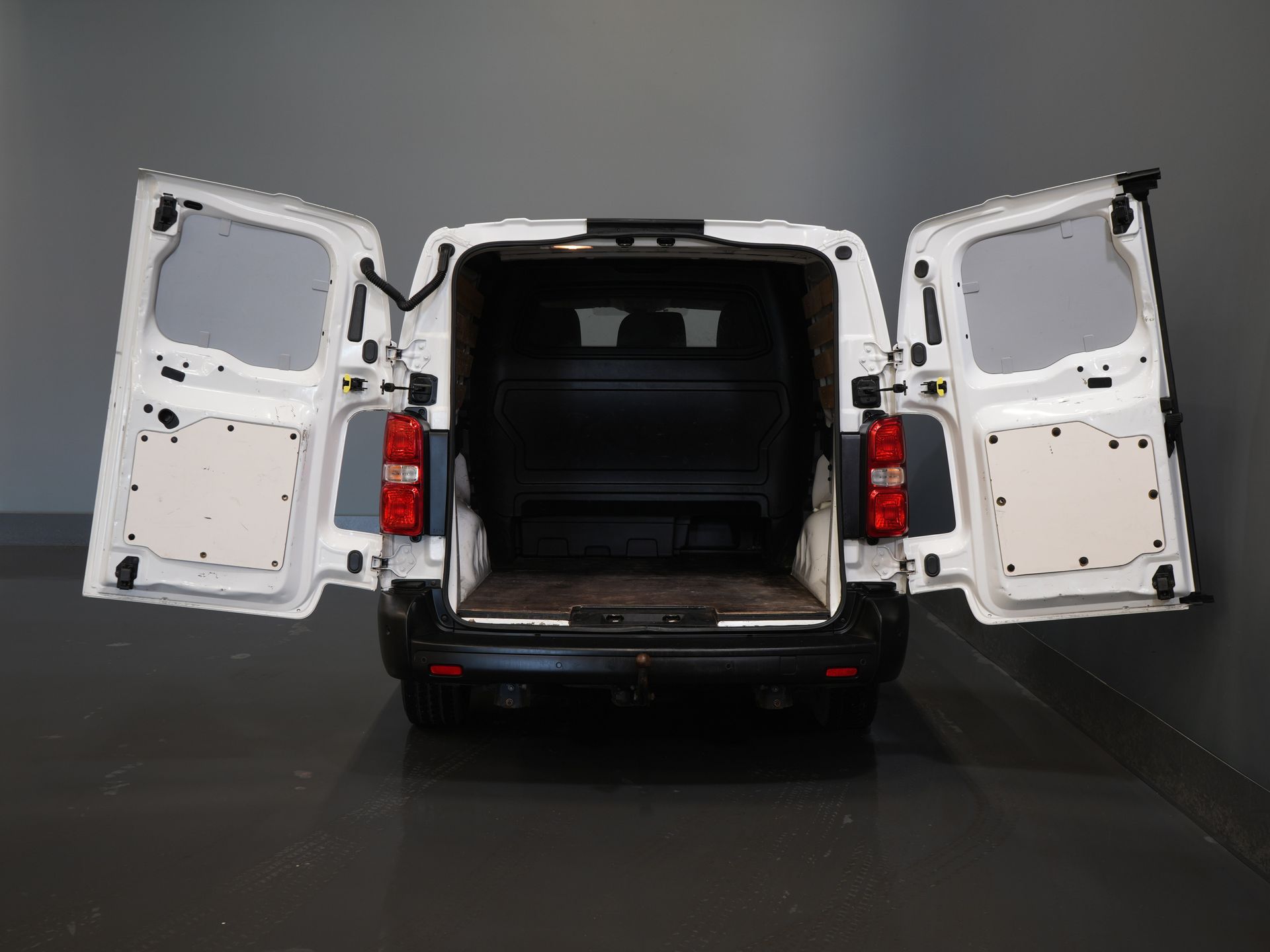 Opel Vivaro Van 2.0 CDTI 125 PS DC Doppelkabine Carplay/ 6 Pers./ Cruise/ Kamera/ PDC V+A/ Anhängerkupplung/ NL Auto