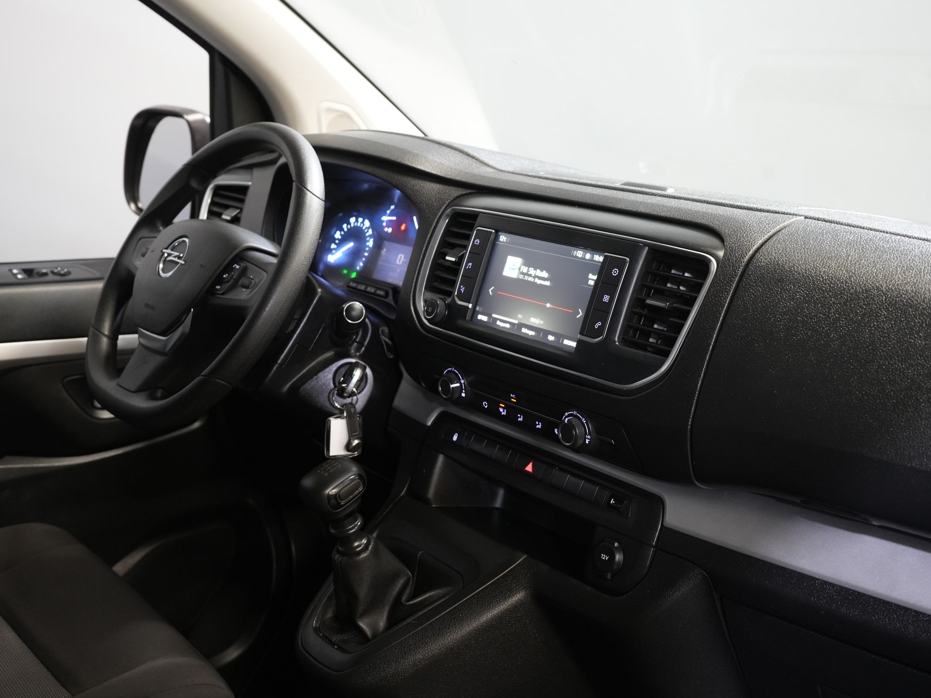 Opel Vivaro Van 2.0 CDTI 125 PS DC Doppelkabine Carplay/ 6 Pers./ Cruise/ Kamera/ PDC V+A/ Anhängerkupplung/ NL Auto