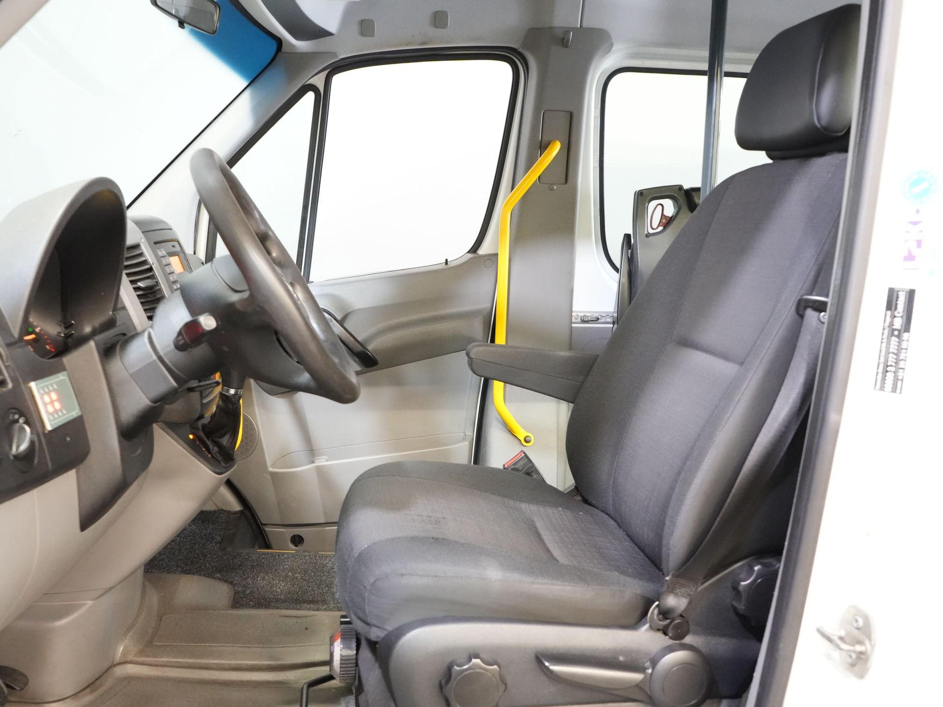 Mercedes-Benz Sprinter Passenger Transport Mercedes-Benz 313 2.2 CDI Aut. E6 L2H2 €10,890 Incl. VAT BPM FREE! TYLKO EKSPORT Kombi/ 9 osób/ Kombi/ 9P/ Airco/ Winda dla wózków inwalidzkich