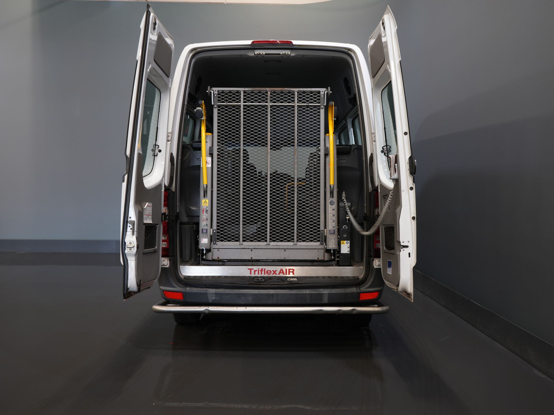 Mercedes-Benz Sprinter Passenger Transport Mercedes-Benz 313 2.2 CDI Aut. E6 L2H2 €10,890 Incl. VAT BPM FREE! TYLKO EKSPORT Kombi/ 9 osób/ Kombi/ 9P/ Airco/ Winda dla wózków inwalidzkich