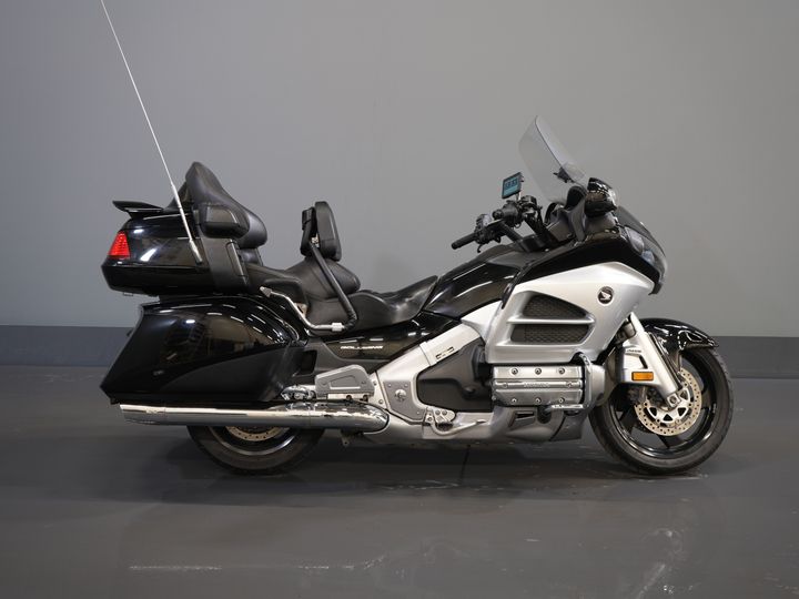 Honda Tour GL 1800 Gold Wing MARGE/ ABS/ Panniers/ Cruise/ Top box/ Radio