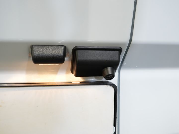 Ford E-Transit Custom Furgoneta 320 Trend 65 kWh 330 km WLTP LED/ Încărcător rapid/ 2,3 t Capacitate de remorcare/ Scaune încălzite/ Carplay/ Climatizare/ Cameră/ PDC/ Cruise control