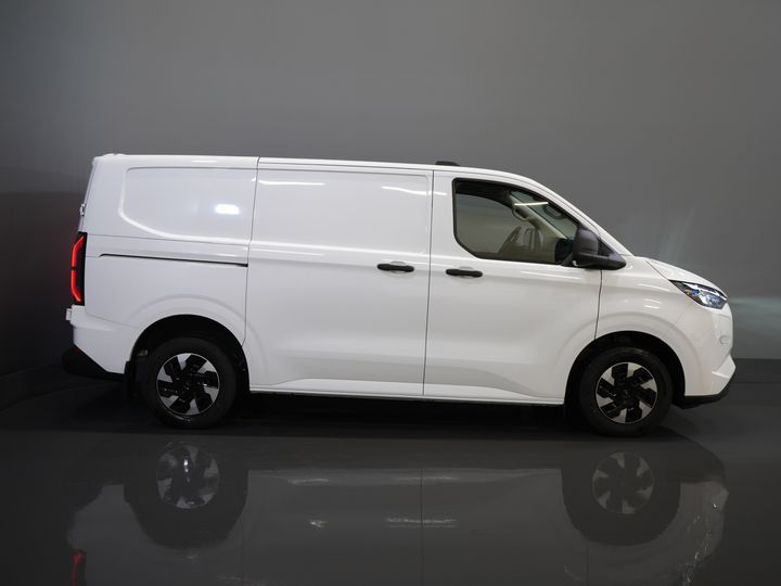 Ford E-Transit Custom Furgoneta 320 Trend 65 kWh 330 km WLTP LED/ Încărcător rapid/ 2,3 t Capacitate de remorcare/ Scaune încălzite/ Carplay/ Climatizare/ Cameră/ PDC/ Cruise control